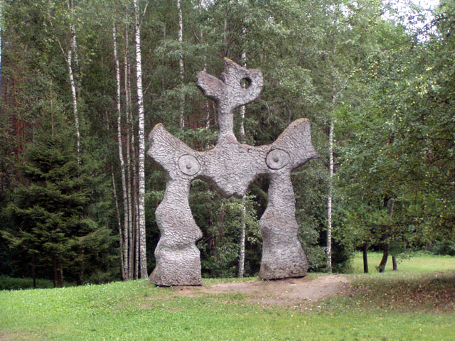 Frau in Betrachtung des Mondes