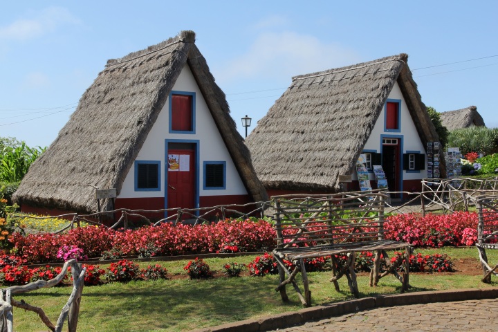 Strohd&auml;cher in Santana