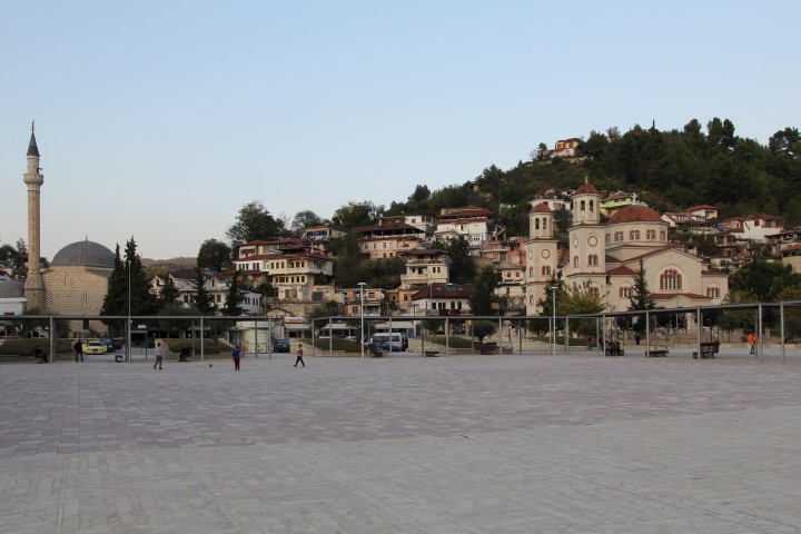 Bleimoschee & St. Demetrius Kathedrale