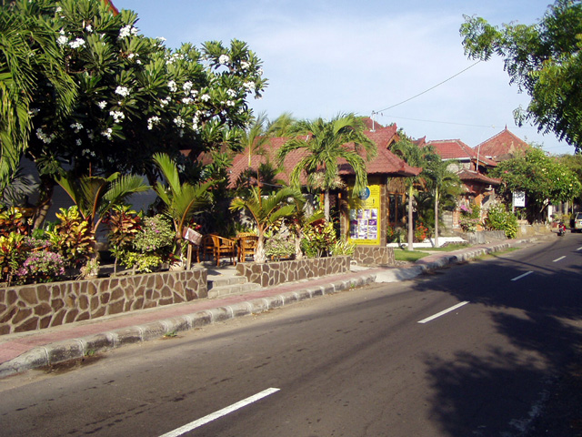 Haupstra&szlig;e in Tulamben