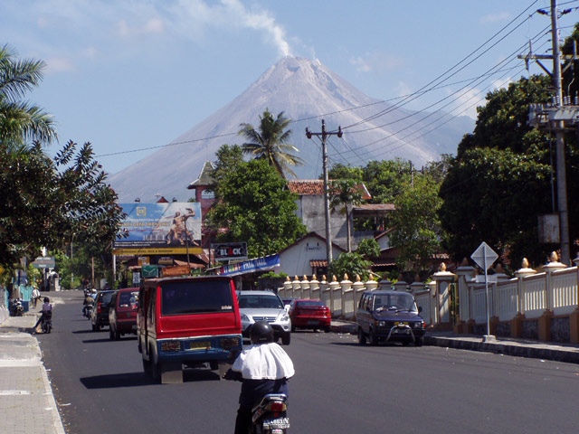 Jogja - Blick auf den Merapi 