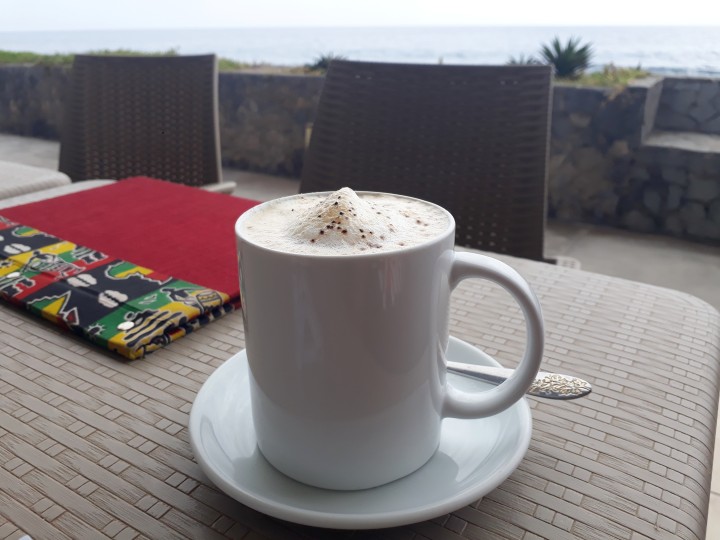 Kaffee und Meer